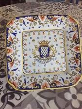 Ancienne assiette carrée blason A ma Vie signée Pornic N 1