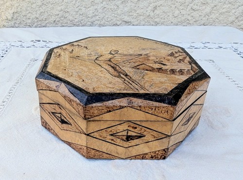 Ancienne boite bois - boite, pyrograve