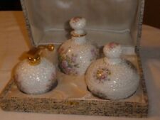 Ancien ensemble nécessaire de toilette parfum porcelaine de limoges décor relief