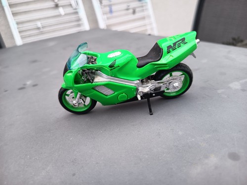 Moto miniature honda 750 - nr,