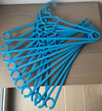 10 cintres en plastique 42x20 cm bleus