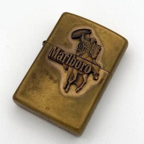 Briquet huile zippo - à,