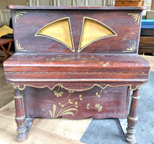 Piano droit d'enfant en bois