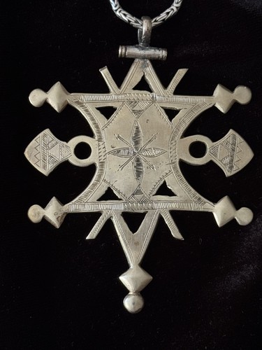 Superbe pendentif croix - ✨,