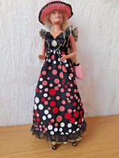 Robe romantique noire à pois multicolores  pour poupée Barbie + accessoires