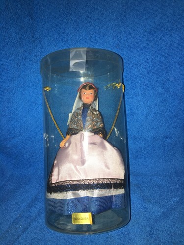 Poupée miniature costume