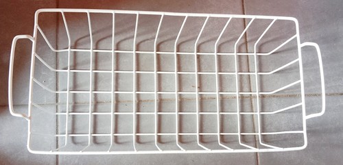 Panier métallique blanc pour