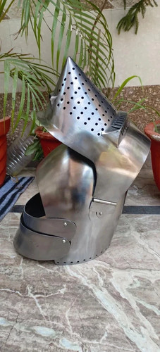 Casque bassinet médiéval - , à
