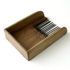 Très Ancien peigne à myrtilles Art populaire savoyard Modèle 14 dents décoration