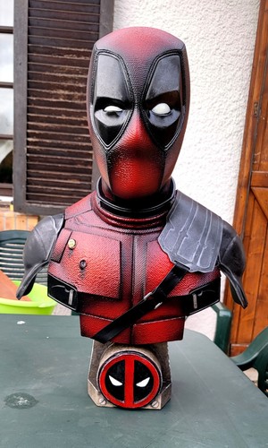 Buste deadpool taille - taille, réelle