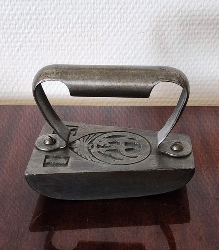 Ancien fer glacer ou - à,