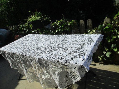 Nappe tapis table dentelle - tapis,