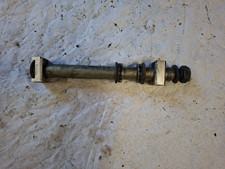 AXE DE ROUE ARRIERE YAMAHA 600