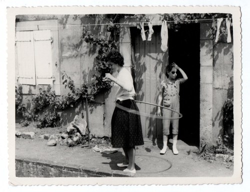 Photo anonyme 1960 hula - 1960, hoop