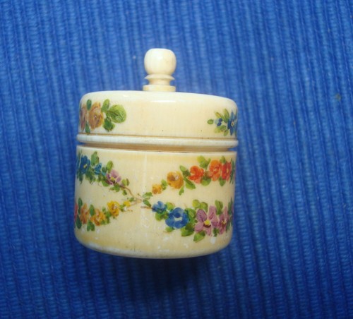 R35 rare petit - etui, dévidoir