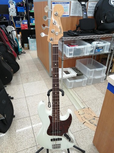 Guitare basse électrique