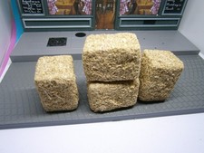 LOT DE 4 BALLES  DE FOIN OU DE