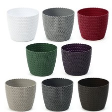 Pot en plastique au crochet