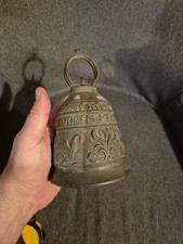 Ancienne cloche en bronze avec