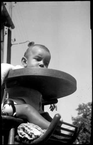 Enfant bébé nourrisson - , sur