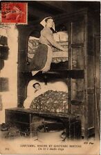 Old postcard customs - Breton morals and costumes - a double floor bed (482965)