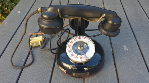Ancien téléphone colonne - ancien, à