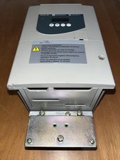 VARIATEUR TRIPHASE 380V 3kW 10A FREQUENCE VITESSE SCHNEIDER ELECTRIC ATV28HU54N4