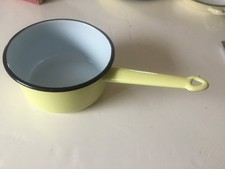 casserole jaune émaillée