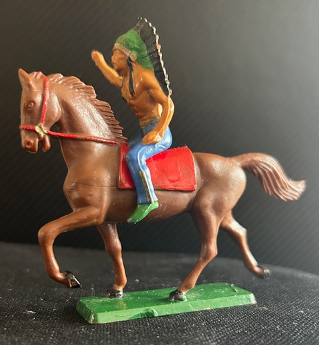 Vintage 7 figurines - vintage,