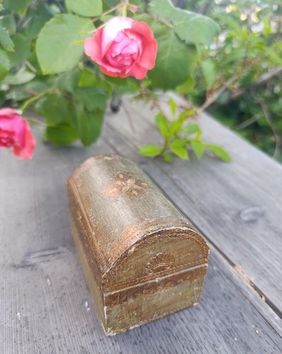 Ancien petit coffre boite - , à