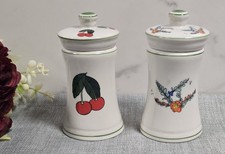 Deux Jolis pots a épices /