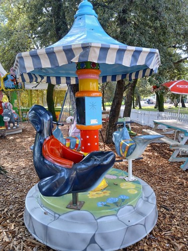 Carrousel dauphins places - dauphins,
