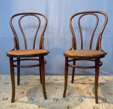 Paire de chaises cannées estampillées Jacob et Joseph John Austria