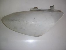 Cache latéral droit origine