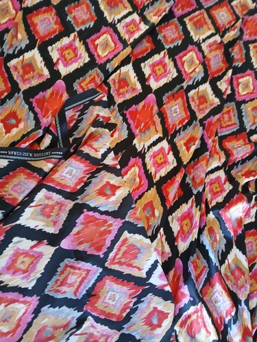 Satin soie motif abstrait - de,