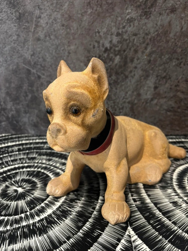 Chien tête branlante de - tête,