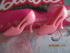 BARBIE DOLL / PAIR OF SHOES: BOOTS, PUMPS ..... (88)