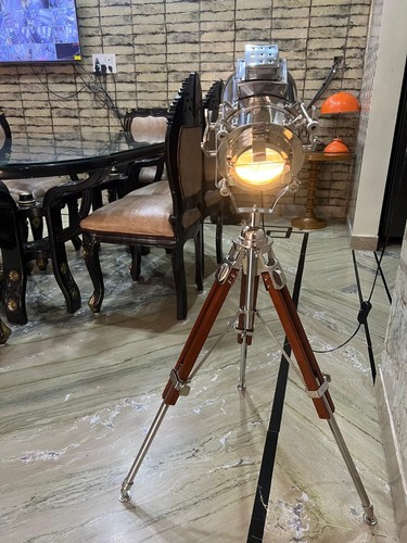 Lampadaire trépied projecteur