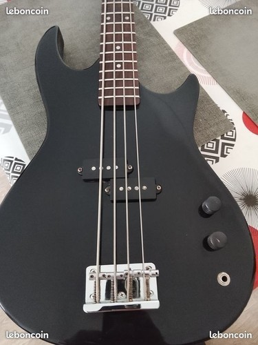 Guitare basse marque maison - basse,