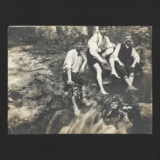 Hommes moustache se lavent