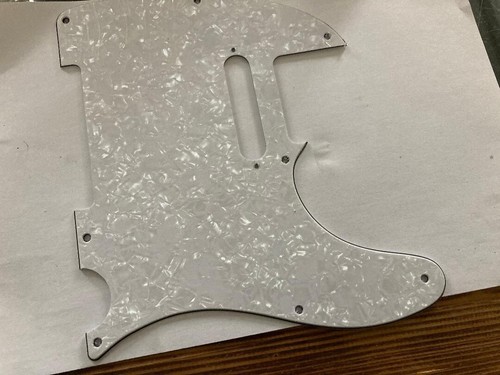 White perloid pickguard - white,