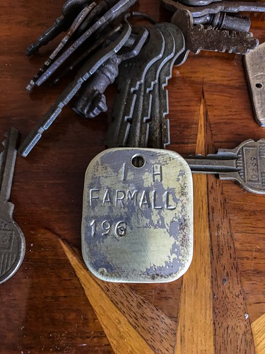Porte clef laiton étamé - porte,