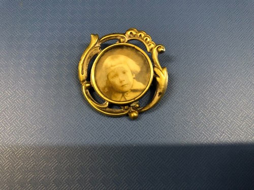 Broche médaillon