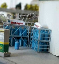 Casier de rangement avec bouteilles de gaz Ho.