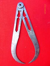 beau compas ajouré en fer