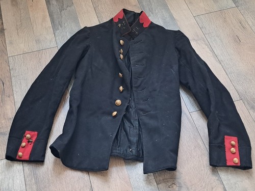 Une petite veste militaire