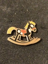 1 Pin's Cheval À Bascule