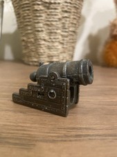 ANCIEN TAILLE CRAYON ARTICULÉ  CANON PROPULSEUR EMB PLAY ME METAL PATINÉ VINTAGE