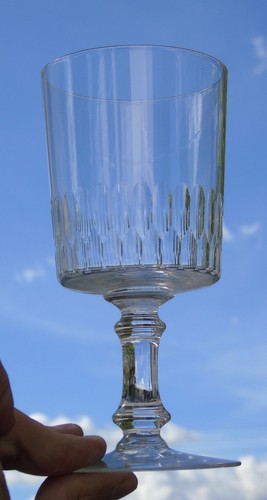 Baccarat verre à bourgogne - -,