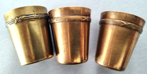 Lot anciens gobelets à - 3,